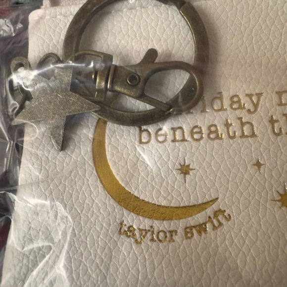 Taylor Swift Debut Friday Night Beneath the Stars White Pouch Keychain - Picture 3 of 7